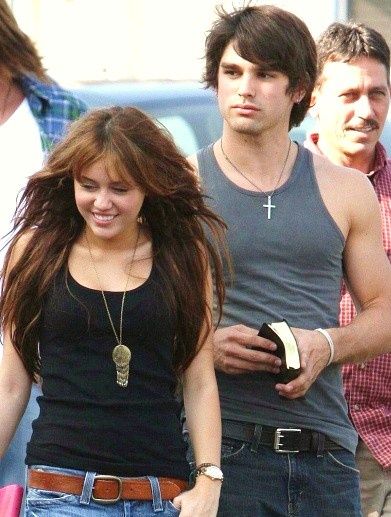 miley_es_justin_gaston2.jpg